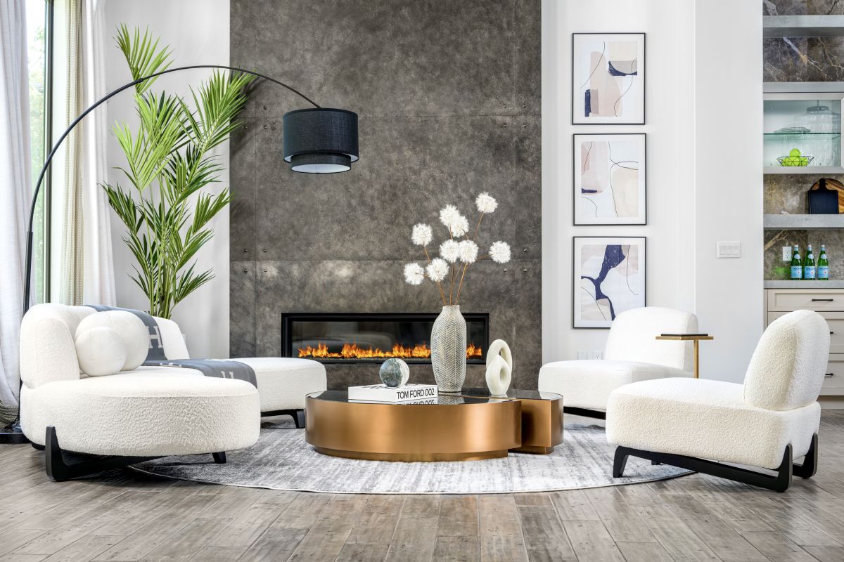 2024 Home Staging Trends in Las Vegas: Embrace Modern Luxury Luxurious Las Vegas living room staged for 2024 with modern minimalist decor